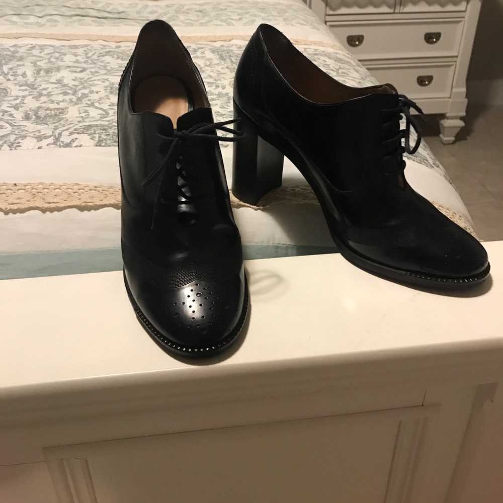 Ferragamo brogue pump.  Black SZ 8.